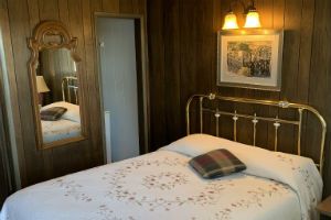 The Single Queen Room at Sugarloaf Mountain Motel in Virginia City, Nevada